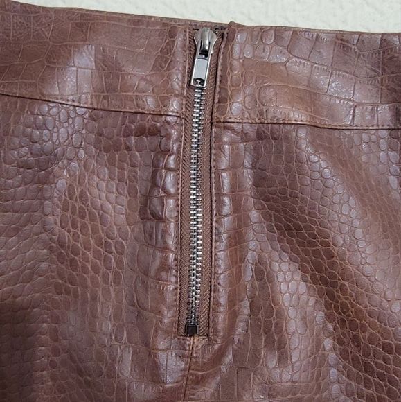 Love Riche Brown Faux Leather Croc Embossed Mini Skirt Size Large - Picture 6 of 13